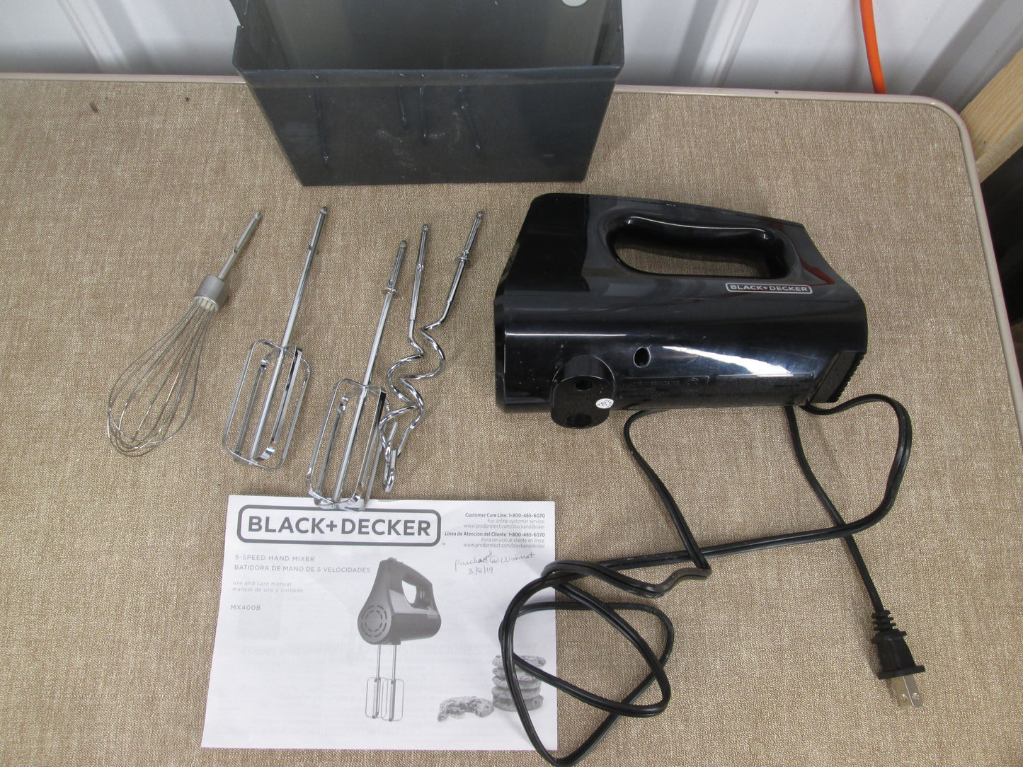 08263 - Black & Decker Hand Mixer