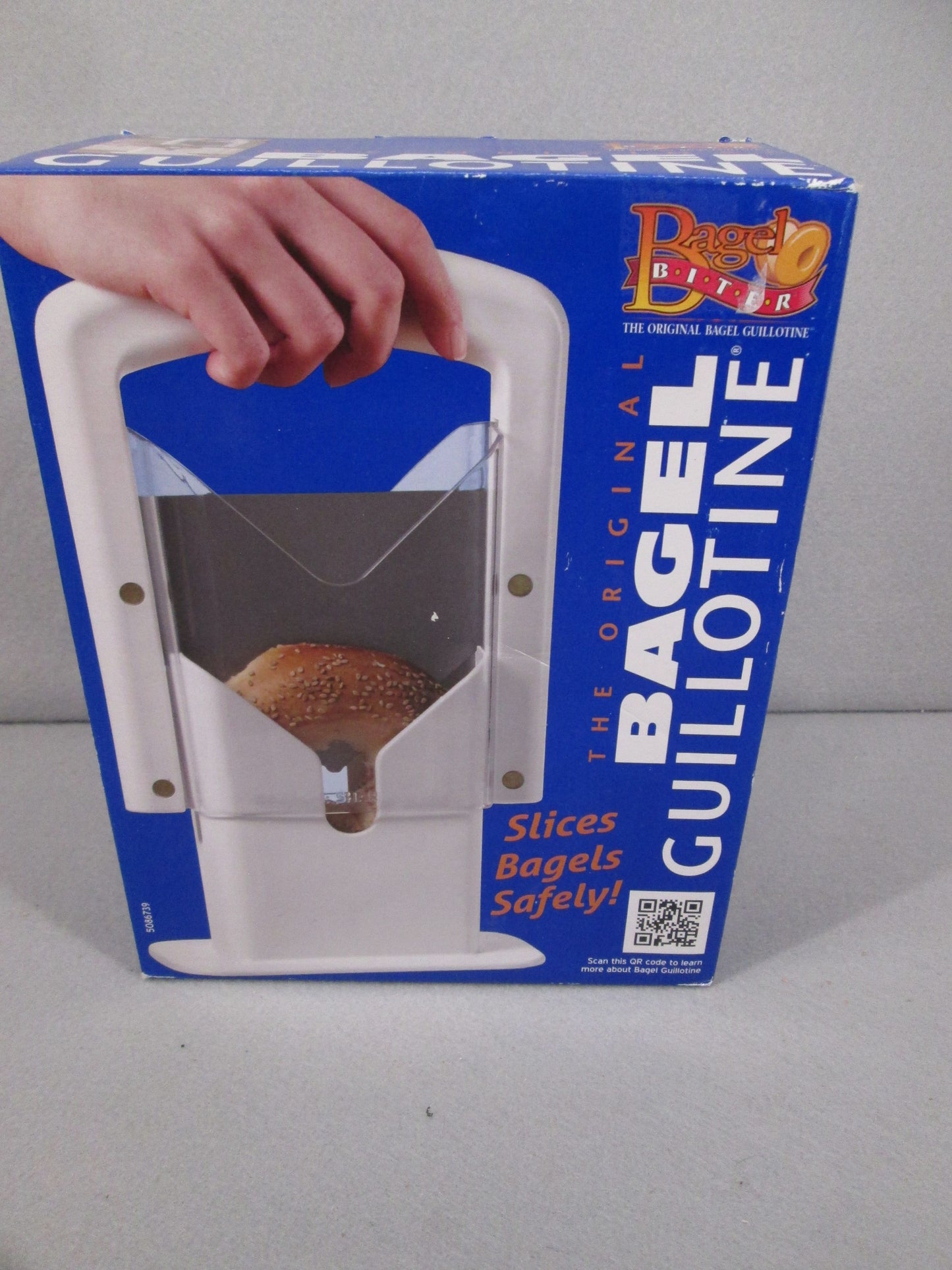 08252 - Bagel Guillotine Bagel Slicer