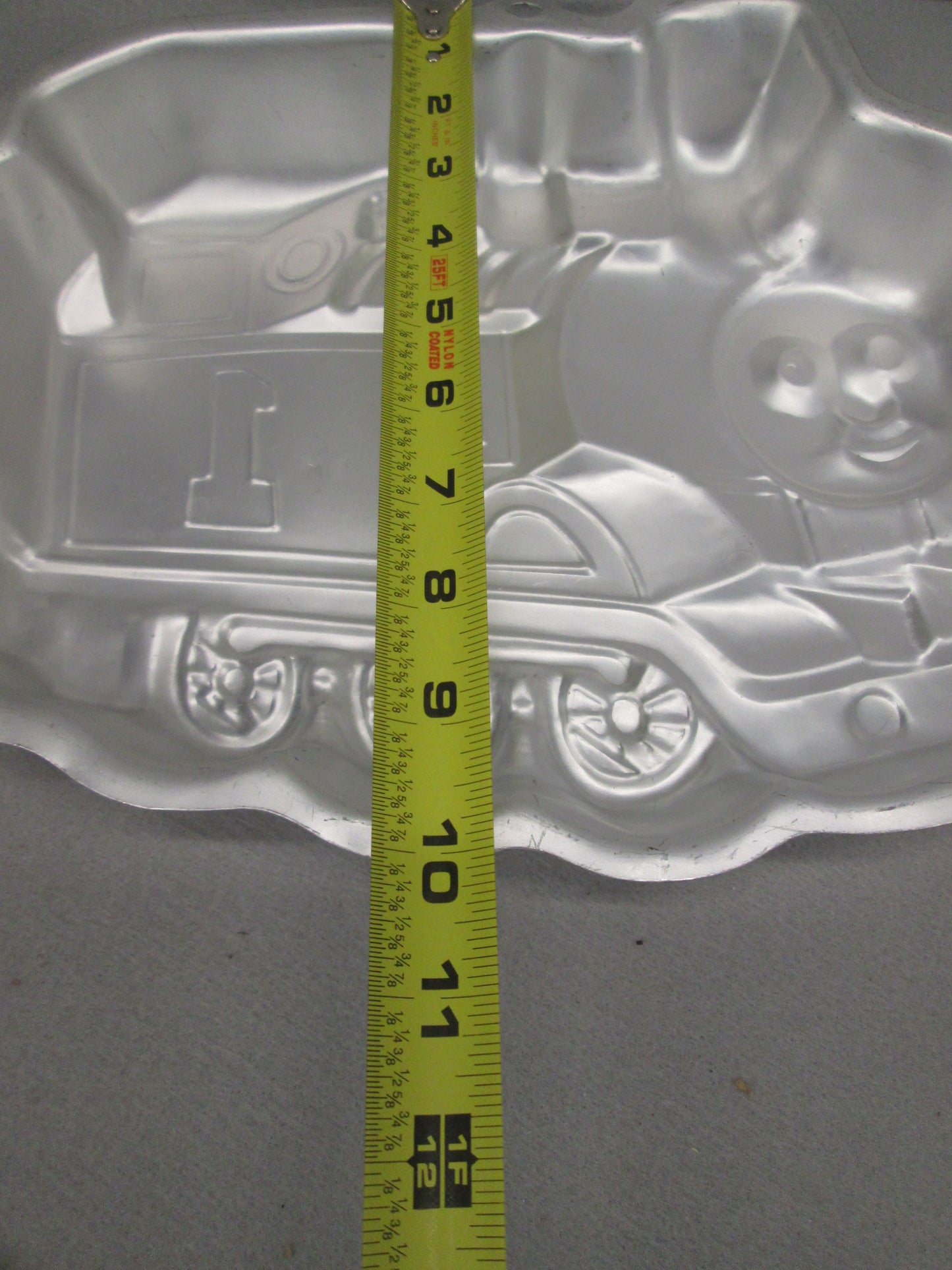 08265 - Wilton "Thomas the Train" Cake Pan