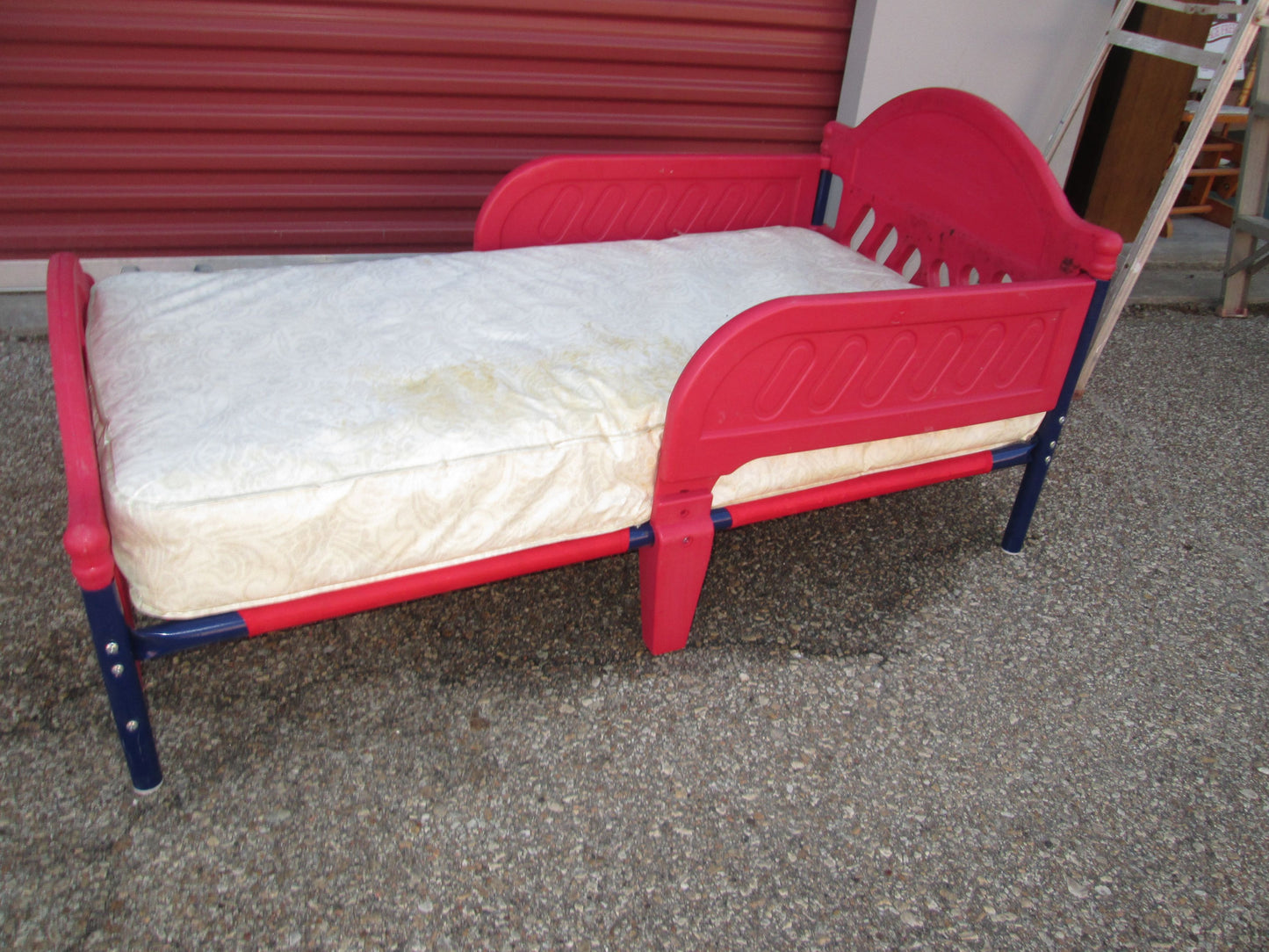 0129 - Plastic Youth Day Bed