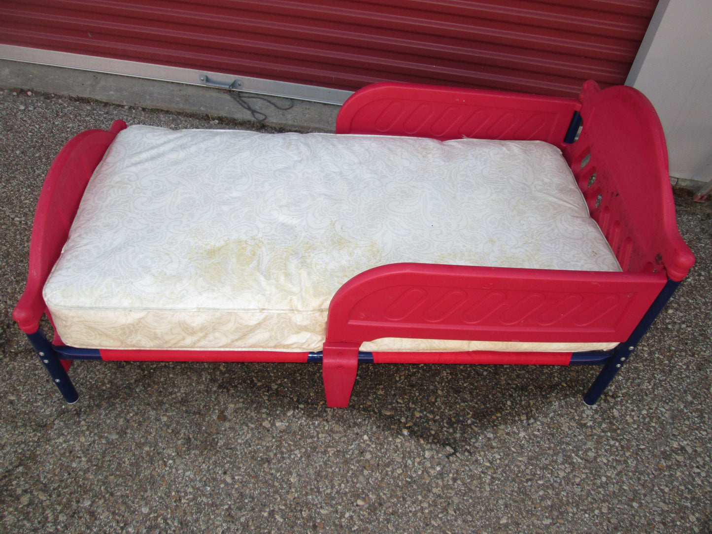 09011 - Youth Day Bed (Plastic/Metal)