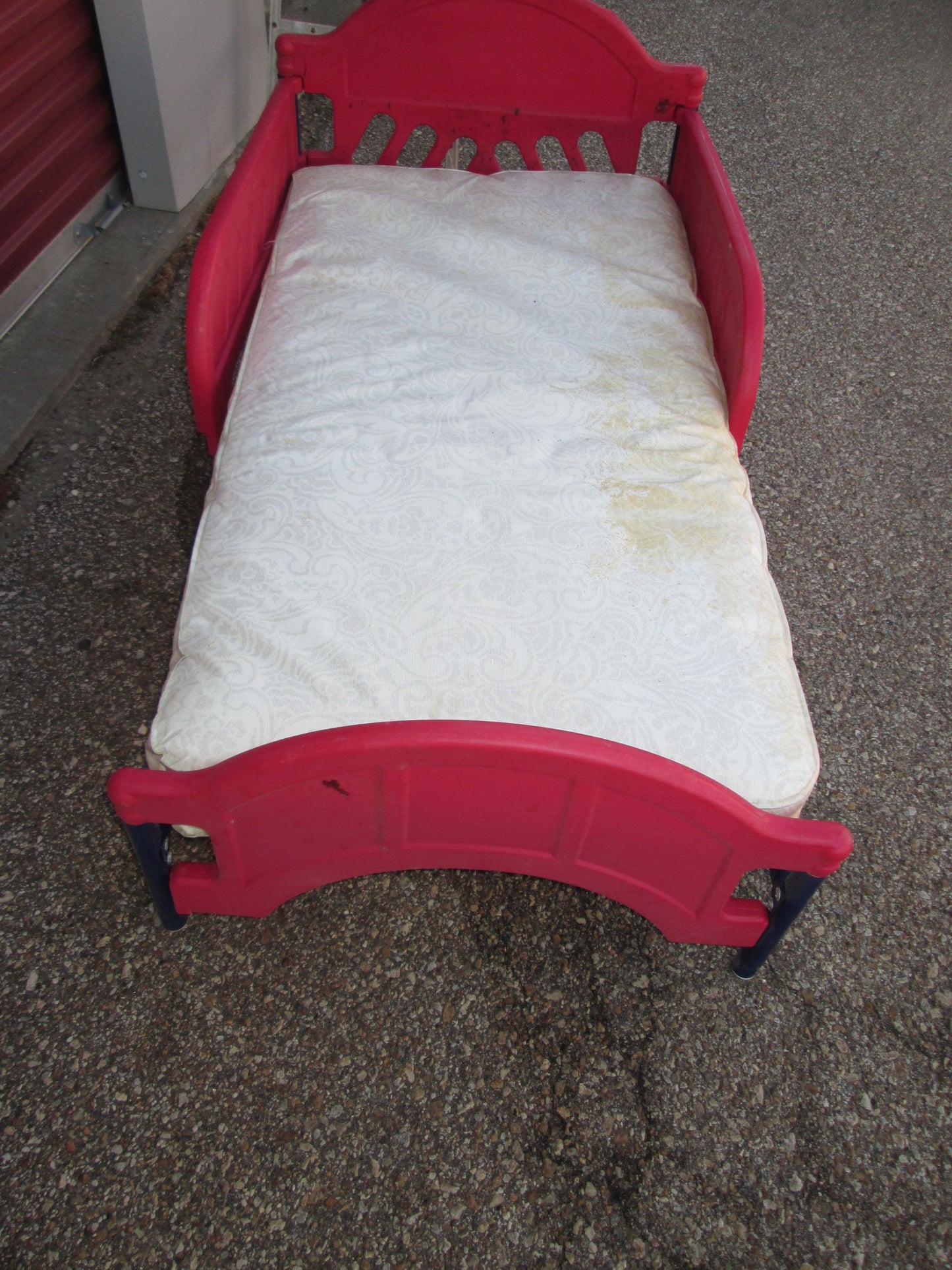 0129 - Plastic Youth Day Bed