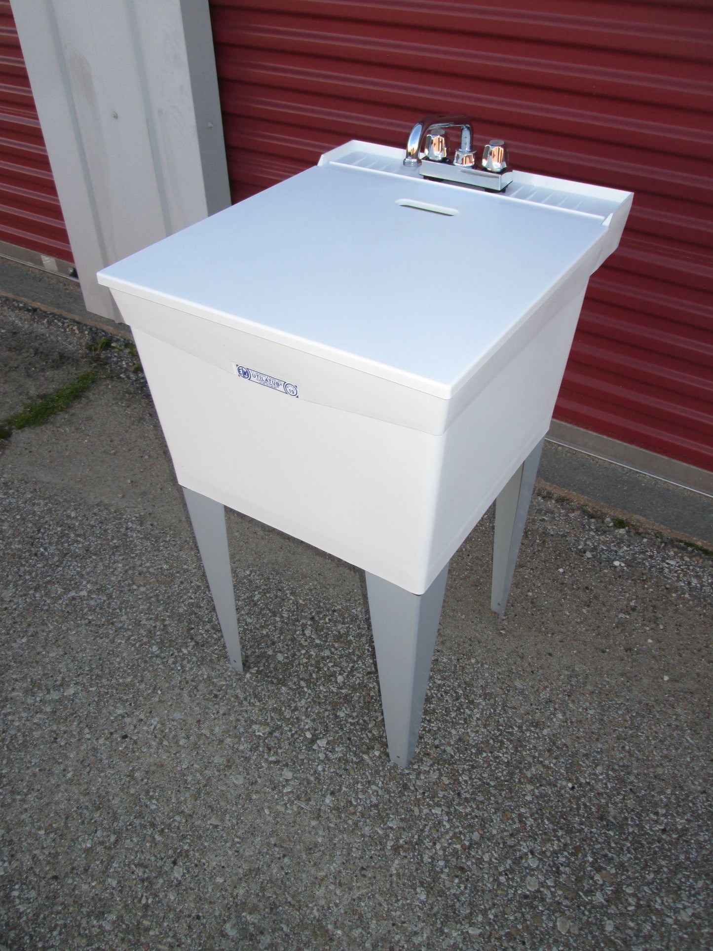 0118 - Plastic Utility Sink with Faucet