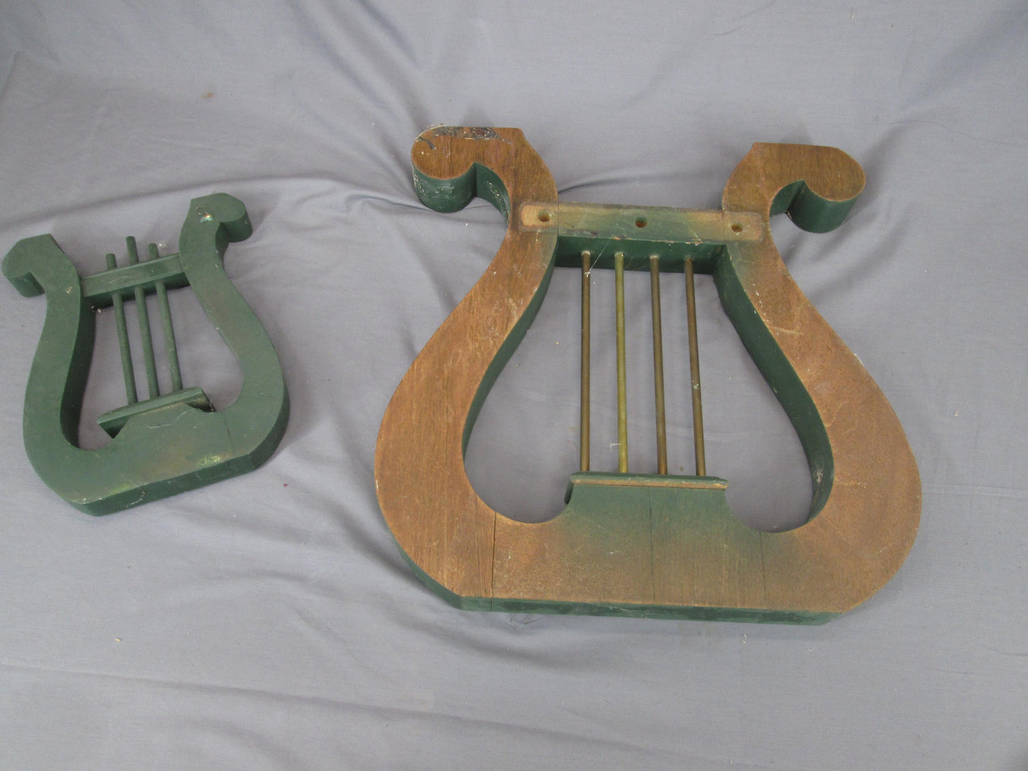 0124 - Wood Cutouts in the Shape of a Lyre