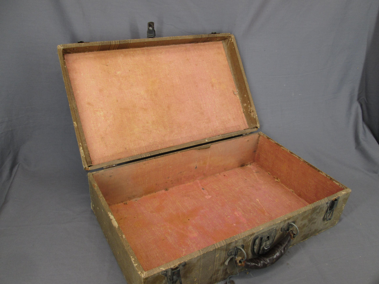 0125 - Antique Suitcase (Needs TLC)
