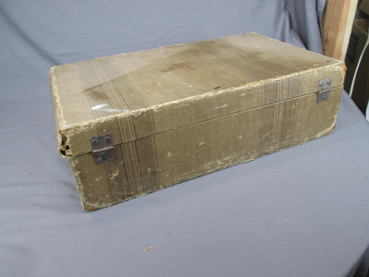 0125 - Antique Suitcase (Needs TLC)