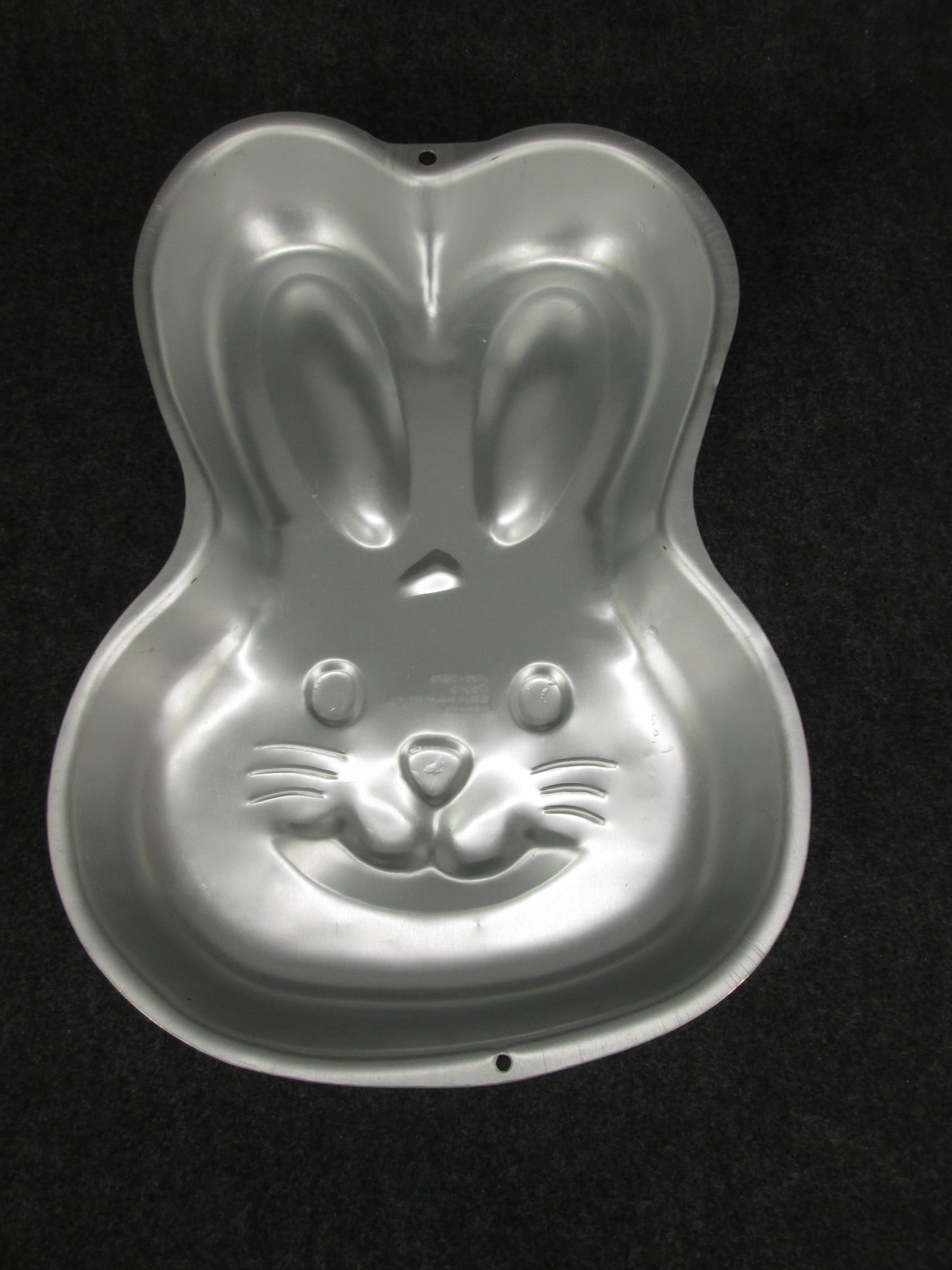 08258- Wilton Easter Bunny Cake Pan